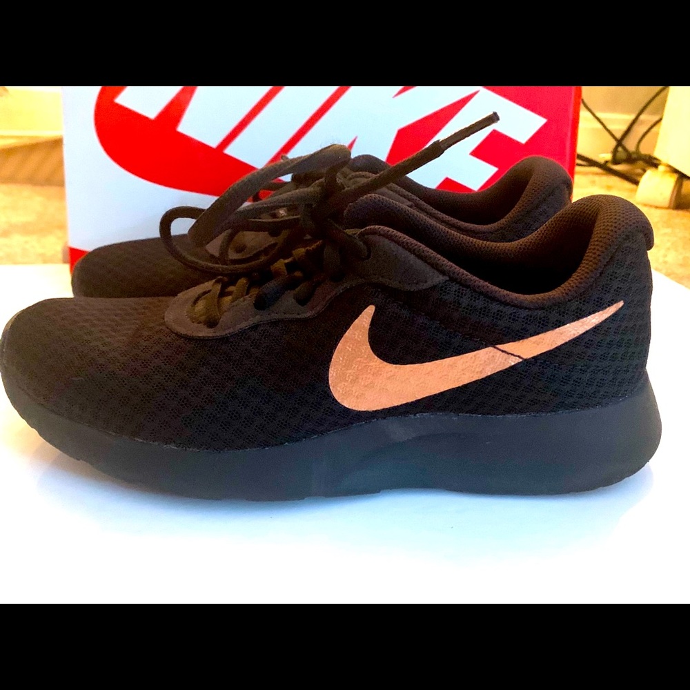 Women's Nike Tanjun Sneaker